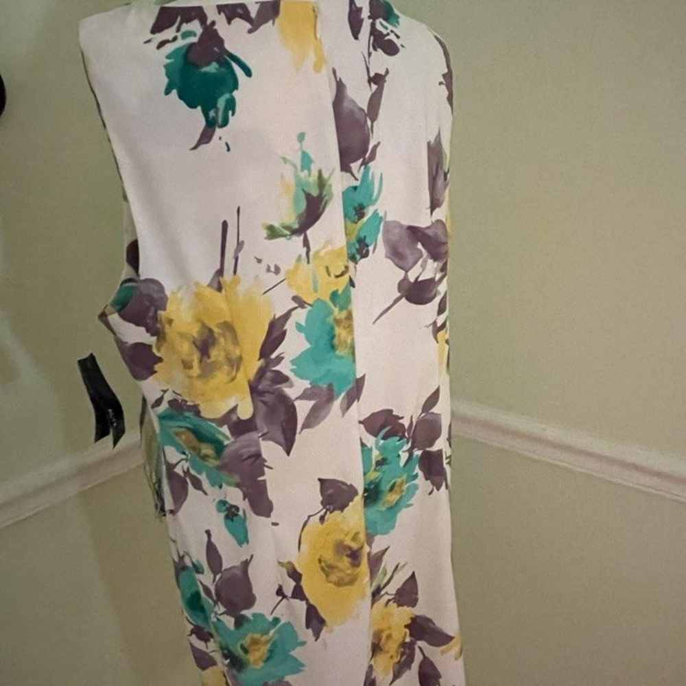 Beautiful floral dress with wrap - Picture 2 of 6